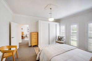 2 chambres, fer et planche à repasser, Wi-Fi, draps fournis