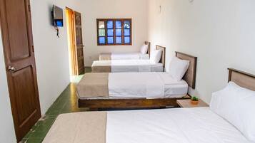 Quadruple Room | In-room safe, desk, laptop workspace, soundproofing