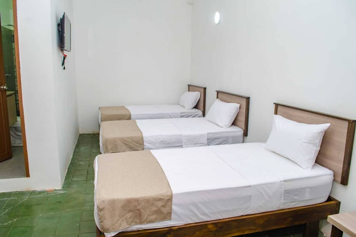 Quadruple Room | In-room safe, desk, laptop workspace, soundproofing