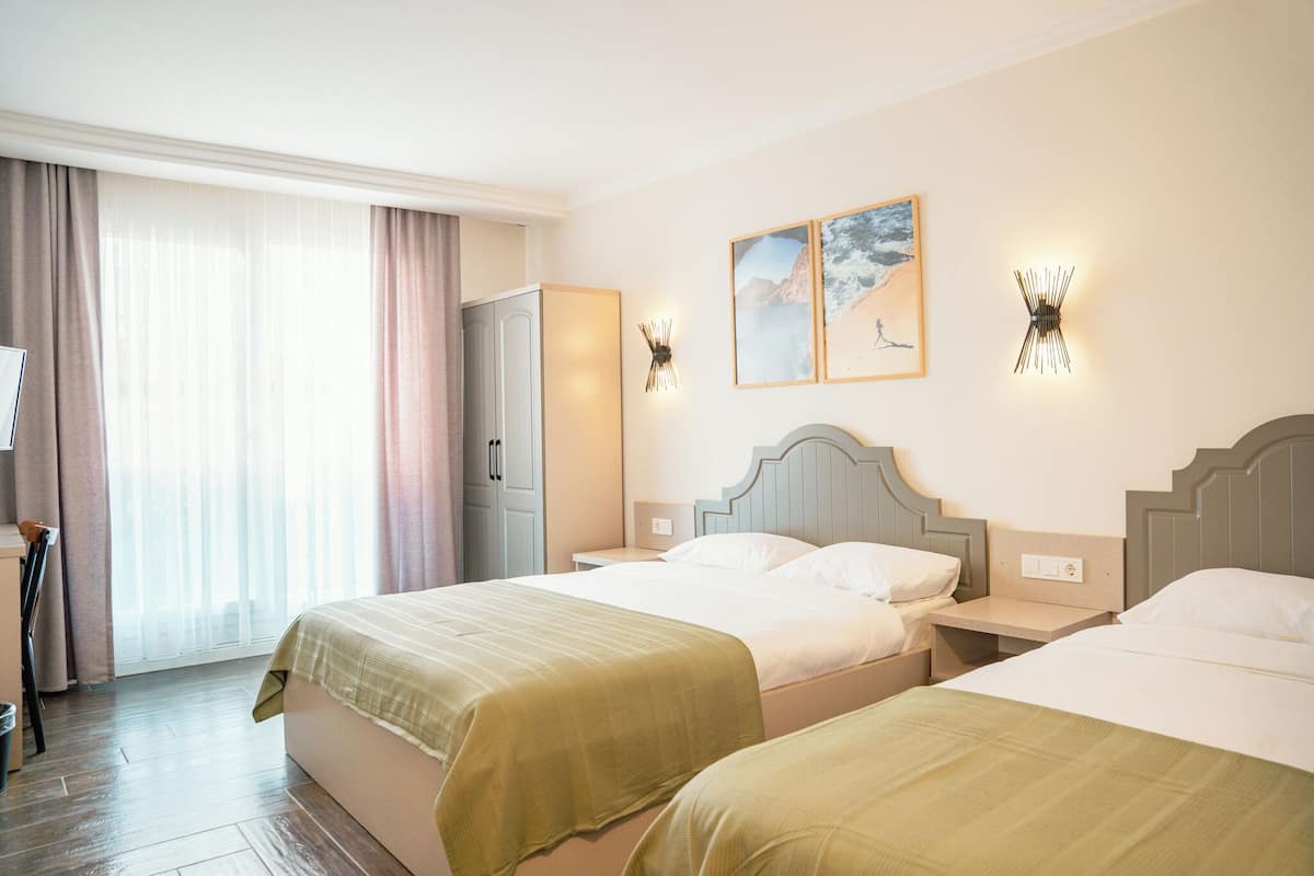 Standard-Dreibettzimmer, Mehrere Betten