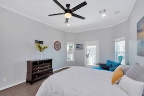 5 bedrooms, desk, iron/ironing board, travel crib