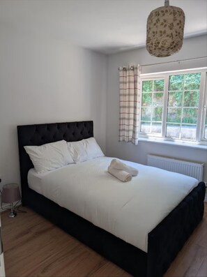 House - Enbrook Valley House - 3 Bedrooms, Folkestone (Folkestone)
