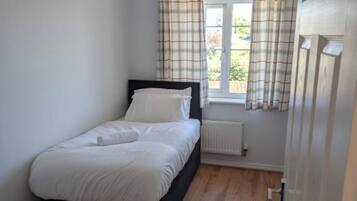 House | 3 bedrooms, free WiFi, bed sheets