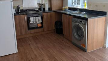 House | Private kitchen | Fridge, microwave, oven, stovetop