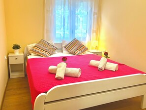 4 bedrooms, iron/ironing board, WiFi, bed sheets