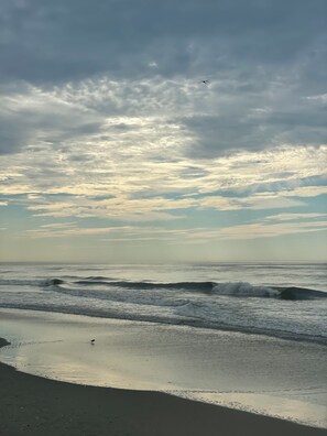 Beach nearby, sun-loungers, beach towels