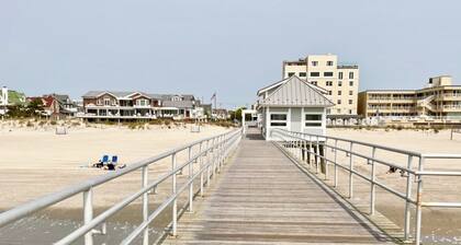 Charming 3-bedroom House - Two Blocks from the Beach