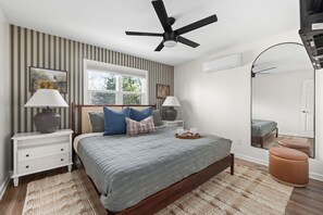 5 bedrooms, desk, iron/ironing board, travel crib