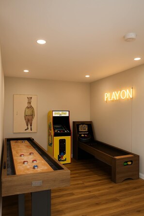 Games room - Escape to the Poconos | Hot Tub, Sauna, Mini-Golf (East Stroudsburg)