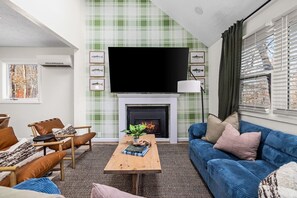 Smart TV, fireplace - Escape to the Poconos | Hot Tub, Sauna, Mini-Golf (East Stroudsburg)