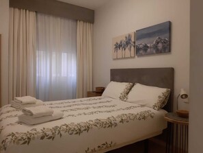 2 chambres, fer et planche à repasser, Wi-Fi, draps fournis