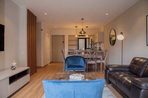Apartment, 3 Bedrooms (301) | Living room | TV - Aguirre by Wynwood House (Lima)