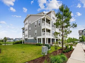 Exterior - Golf View Condo with Elevator Access (Selbyville)