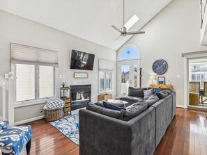 TV - 5-Bedroom Beach House near the Ocean (Bethany Beach)