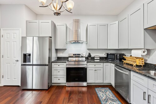 Cozy Columbus Escape Near OSU and Downtown – Sleeps 12 - Great for Game Days!