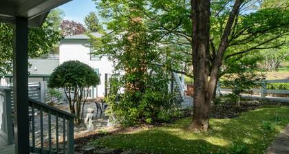 The Chestnut Cottage—5 minute walk to Dahlonega Square