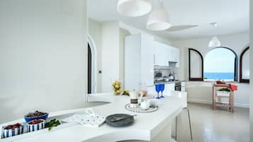 Luxury Villa | Dapur peribadi | Cerek elektrik, produk pembersihan mesra alam