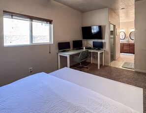 5 bedrooms, desk, iron/ironing board, travel cot