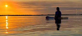 SUNSET BEACH CABIN - Charming 2-bedroom home INCLUDES PONTOON RENTAL!!!
