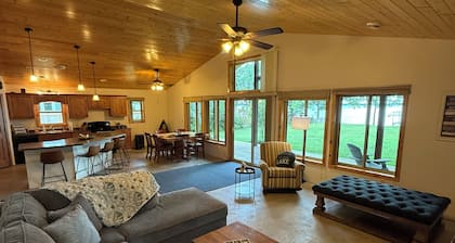 SUNSET BEACH CABIN - Charming 2-bedroom home INCLUDES PONTOON RENTAL!!!