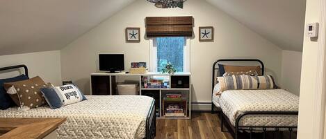 2 室のベッドルーム、アイロン / アイロン台、WiFi、ベッドシーツ