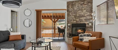 Smart TV, fireplace