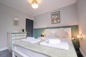 2 bedrooms, desk, iron/ironing board, free WiFi