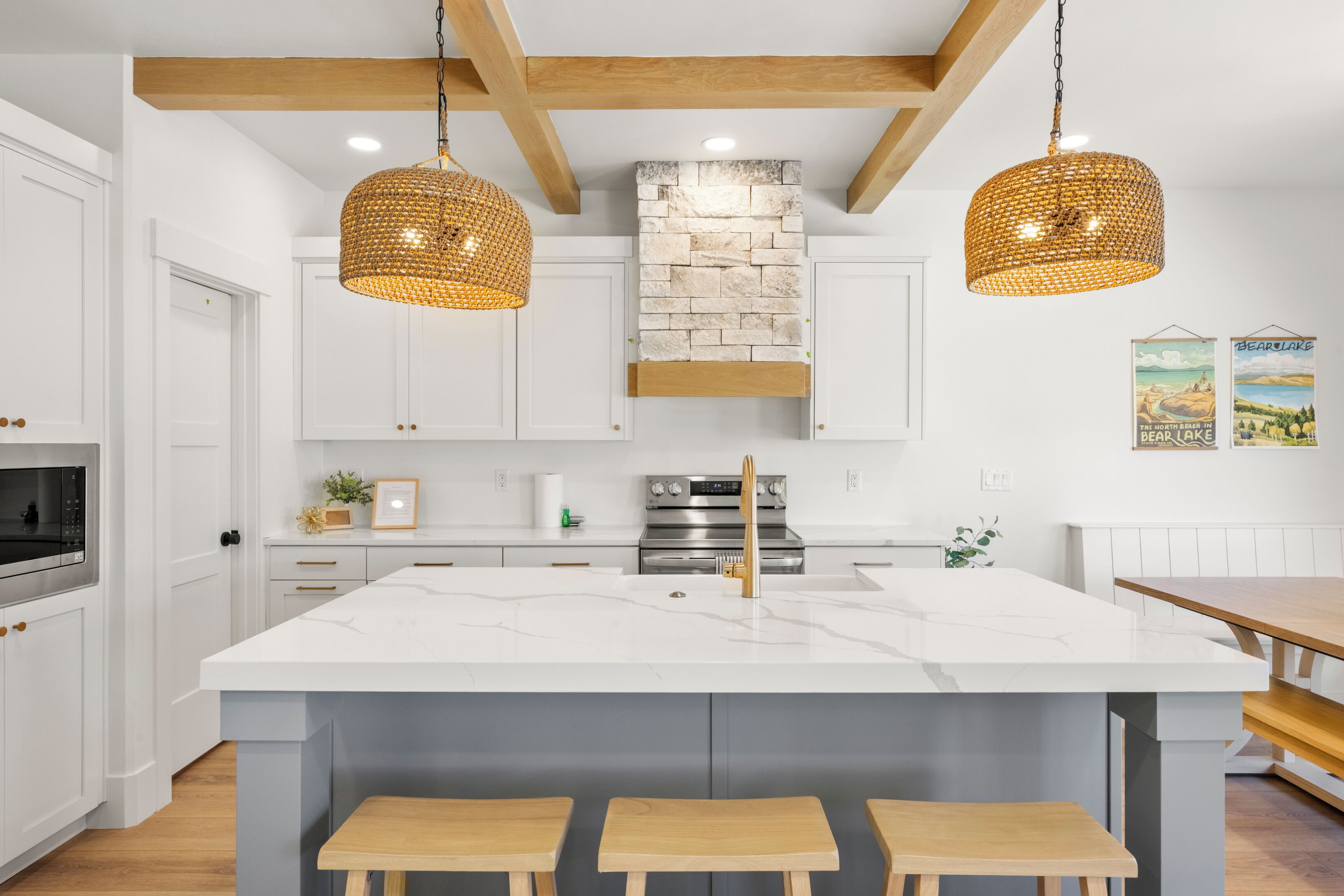 冷蔵庫、電子レンジ、オーブン、コンロ