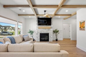 Televisie en een open haard