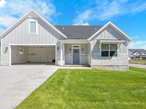 Exterior - Lake Haven | Private Hot Tub | Boat Parking (Garden City)