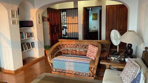 Smart TV, books, stereo - Traditional Downtown Home - Amazing View (Puerto Vallarta)