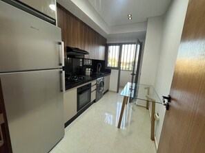 Oven, stovetop, coffee/tea maker, electric kettle