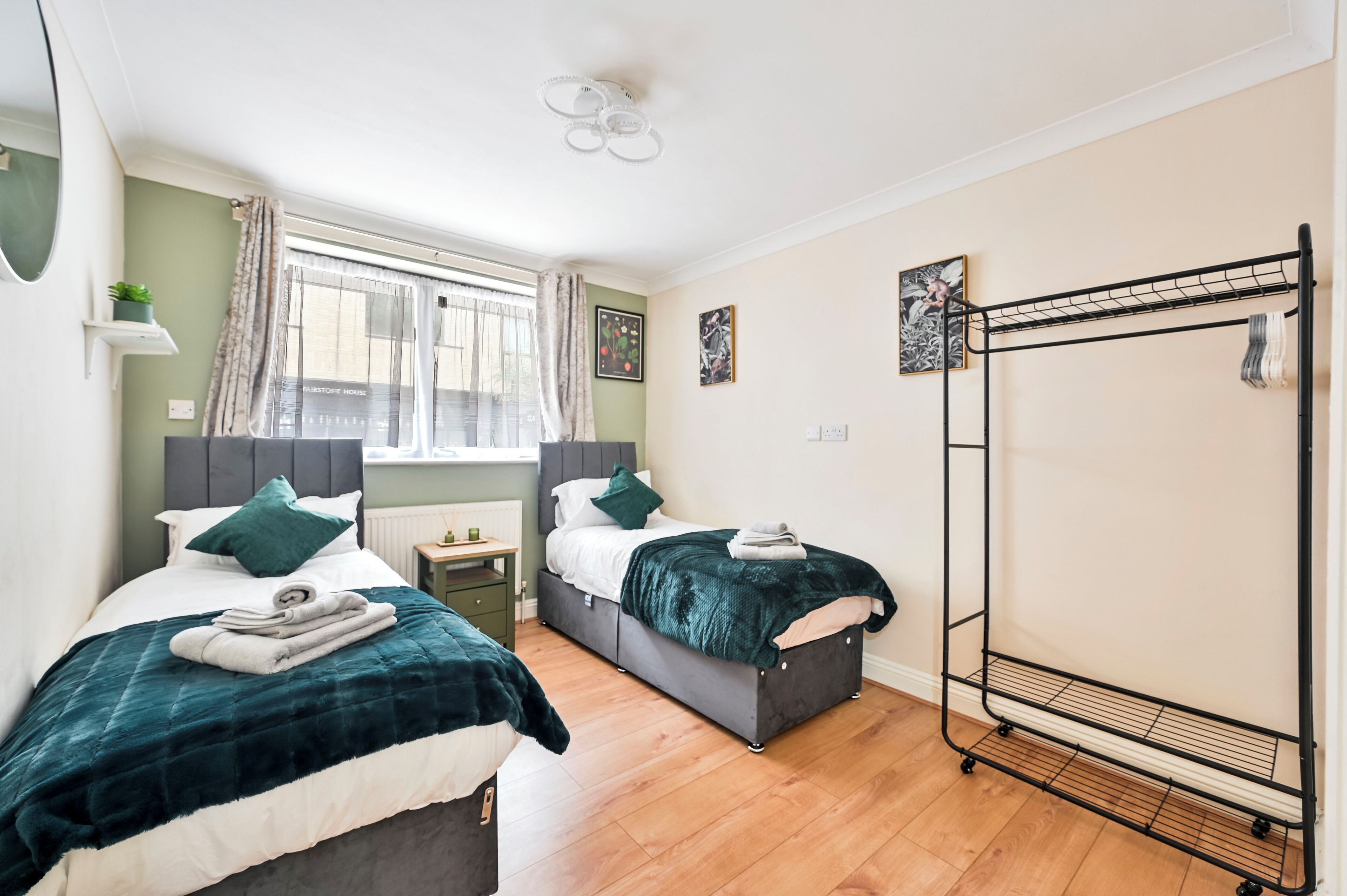 2 slaapkamers, een strijkplank/strijkijzer, wifi, beddengoed