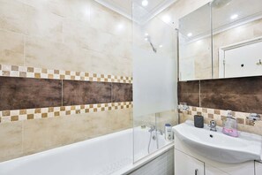 Shower, hair dryer, towels, shampoo