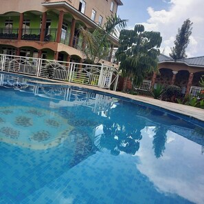Outdoor pool - Hotel Vannah (Migori)
