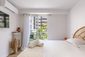2 Schlafzimmer, Schreibtisch, Bügeleisen/Bügelbrett, Reisekinderbett