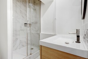 Apartment, Non Smoking, Kitchenette | Bathroom - Appartement Rue des ardennes (Paris)