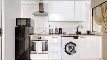 Apartment, Non Smoking, Kitchenette | Private kitchen