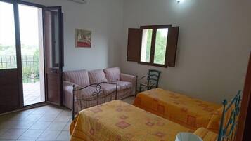 Appartamento Classic, vista mare parziale | Wi-Fi gratuito