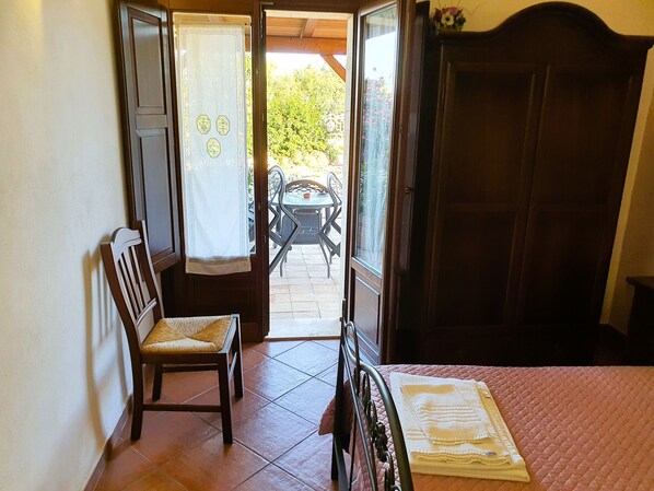 Quarto casal ou duplo clássico, vista para o jardim | Wi-Fi de cortesia