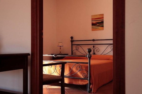 Habitación cuádruple Deluxe, vista parcial al mar | Wifi gratis