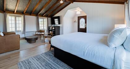 Newly renovated boutique hotel in heart of Solvang, California - dog friendly