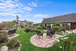 Terrace/patio - Newly renovated boutique hotel in heart of Solvang, California - dog friendly (Solvang)