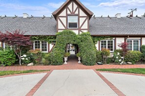 Exterior - Newly renovated boutique hotel in heart of Solvang, California - dog friendly (Solvang)