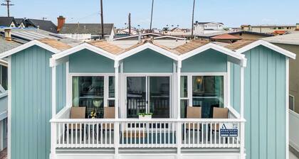Topside Newport Rooftop Balcony + Ocean Views + Walk to Pier, Marina Village