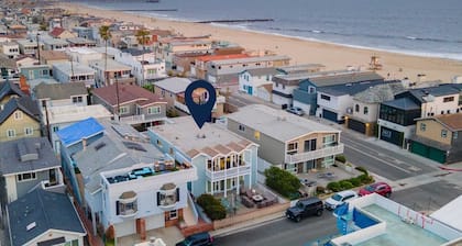 Topside Newport Rooftop Balcony + Ocean Views + Walk to Pier, Marina Village