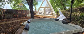 Outdoor spa tub