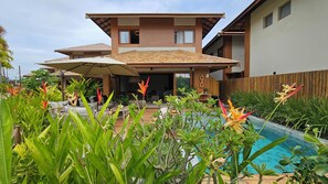 2 outdoor pools, pool umbrellas, sun loungers - Casa Marluá (Camacari)