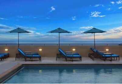 2-bedroom villa in Fort Lauderdale WiFi, AC, Living Room, Dining Room, Kitchen.