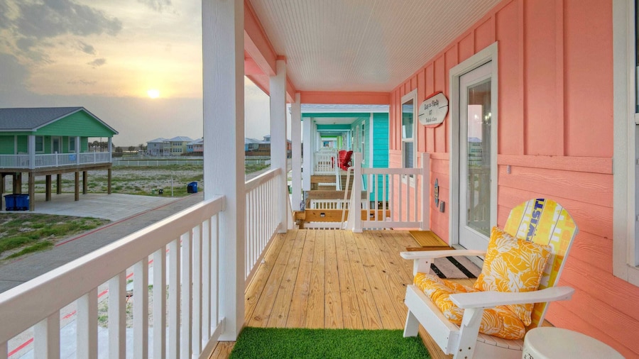 Sleeps 21, 2 Homes Private Pool, Patio Lounge w/ Fire Pit, Bar, TV, & Games